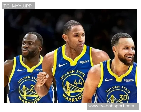 老队友重聚李凯尔赛后与库里追梦小佩顿温情互动展现深厚情谊 老队友重聚李凯尔赛后与库里追梦小佩顿温情互动展现深厚情谊