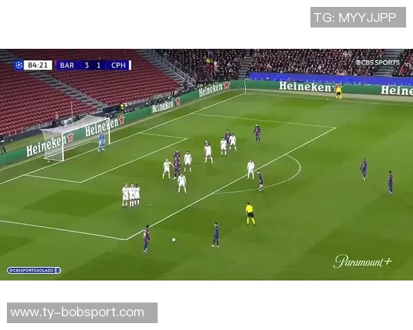 罗德里戈禁区内巧妙漏球晃倒后卫右脚弧线球精彩破门 罗德里戈禁区内巧妙漏球晃倒后卫右脚弧线球精彩破门