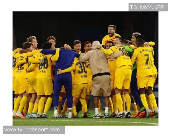 费尔明与佩德里庆祝西超杯夺冠合影分享助攻喜悦与冠军荣耀