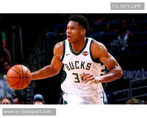 字母哥新赛季定妆照展现强大肌肉压迫感迎接生涯第13个赛季的挑战 字母哥新赛季定妆照展现强大肌肉压迫感迎接生涯第13个赛季的挑战