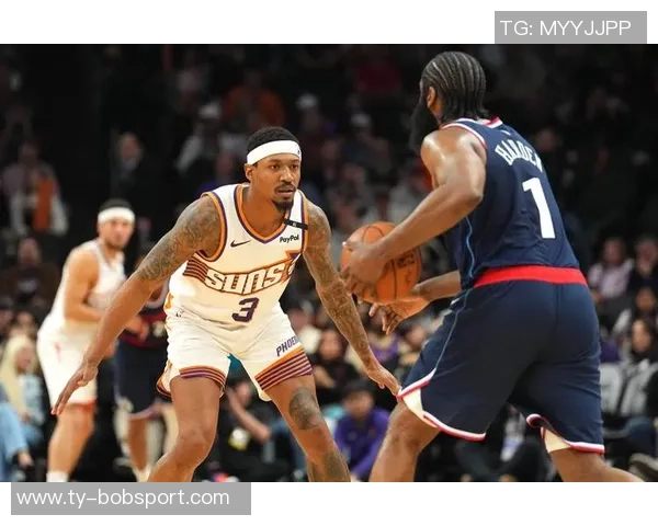 快船训练营首日盛况:灯泡组合同框小卡与比尔携手出击 快船训练营首日盛况:灯泡组合同框小卡与比尔携手出击