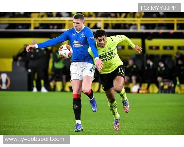 凯恩主动关心小贝林与特尔交流展现老好人本色 凯恩主动关心小贝林与特尔交流展现老好人本色